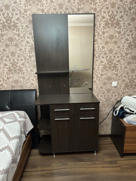 Продам камод с зеркалом
