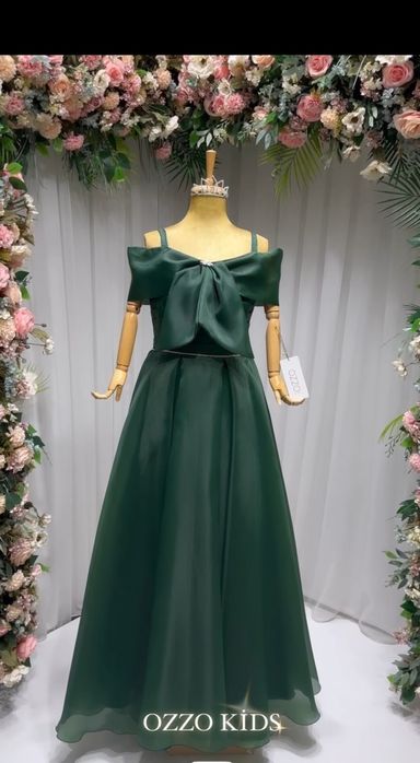 Новые детские и подрасковые вечерние платья