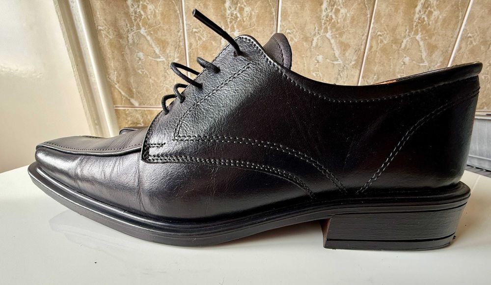 Pantofi din piele naturala nr. 42