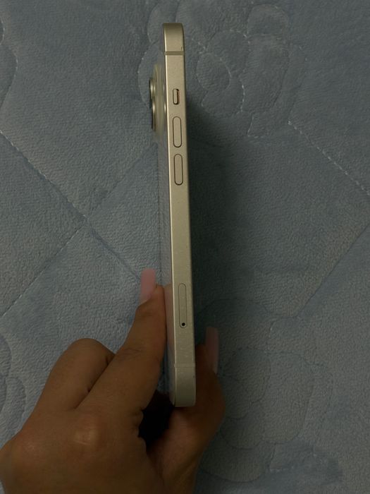 Vând iPhone 14 – 128 GB – Liber de rețea – Stare excelentă