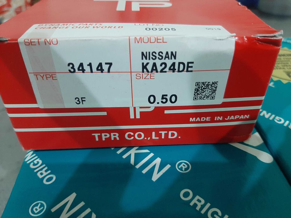 Поршня с кольцами на Nissan двигатель QR 25. размер 89.50 ремонтные.