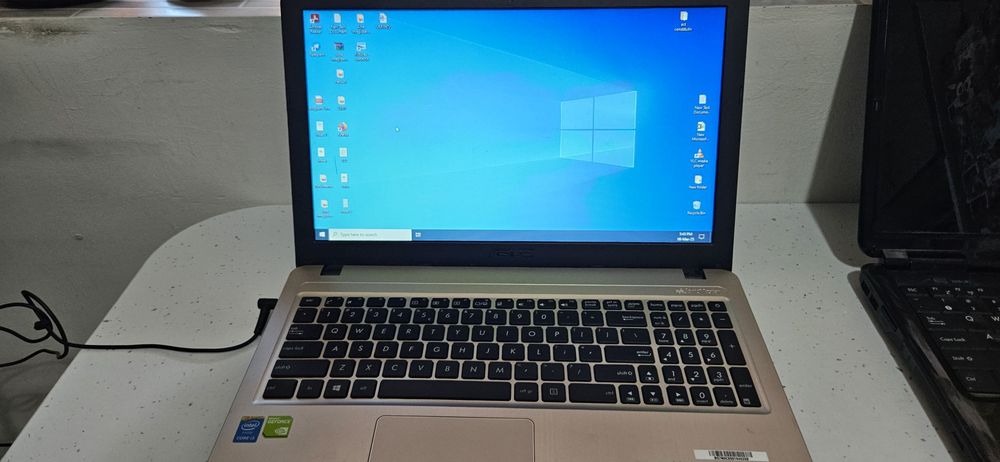 Vand  3 Laptopuri pentru piese ASUS