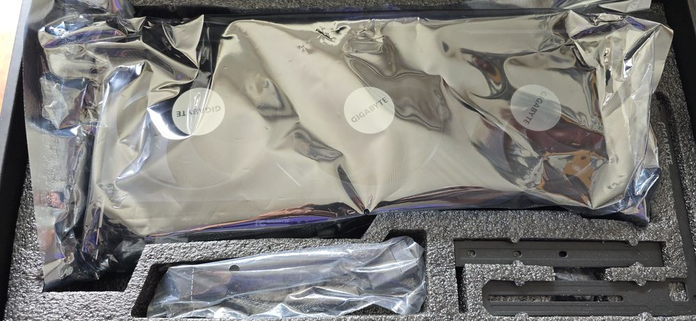 Placa Video Geforce Gigabyte RTX 4070 TI Gigabyte Gaming OC 12G 4070ti