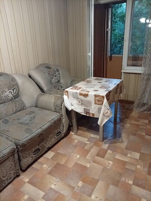 Отдам диван 2 кресла шкаф бесплатно