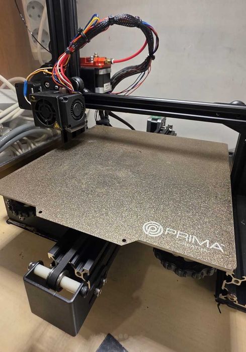 Imprimantă 3D Creality Ender 3 Pro cu upgrade-uri multiple, BLTouch, carcasă, accesorii multiple