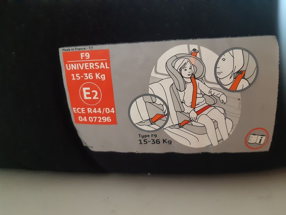 Детское сиденье от FisherPrice. В очень хорошем состоянии. 15-36кг. О