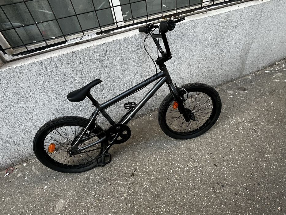 bicicleta bmx aproape noua