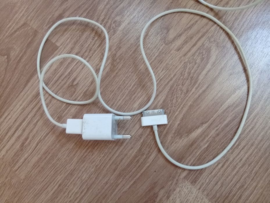Cablu de încărcare pentru iPhone mai vechi am doar 2 bucăți