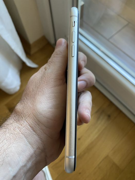 Iphone 11 64gb в перфектно състояние