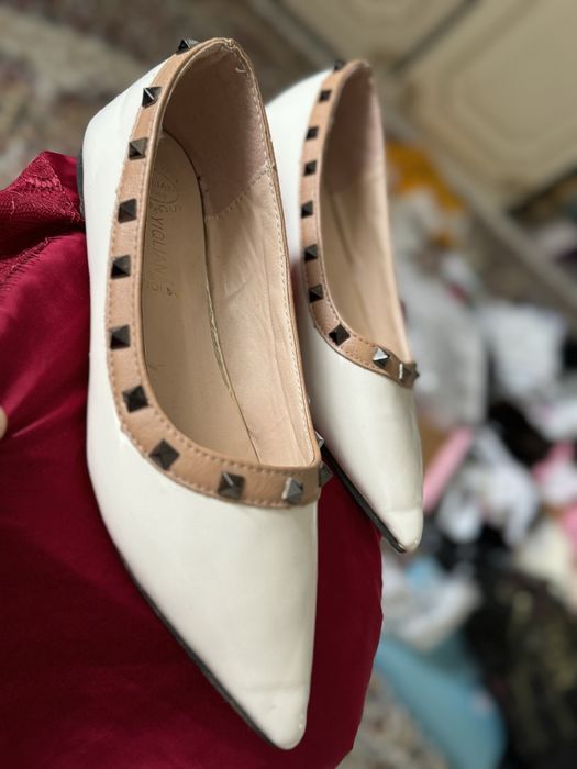 Аяқ киімдер сатылымда