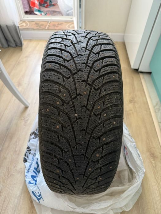 Продам зимние шины максис 2шт