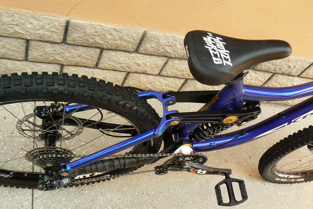 Bicicleta downhill Kona