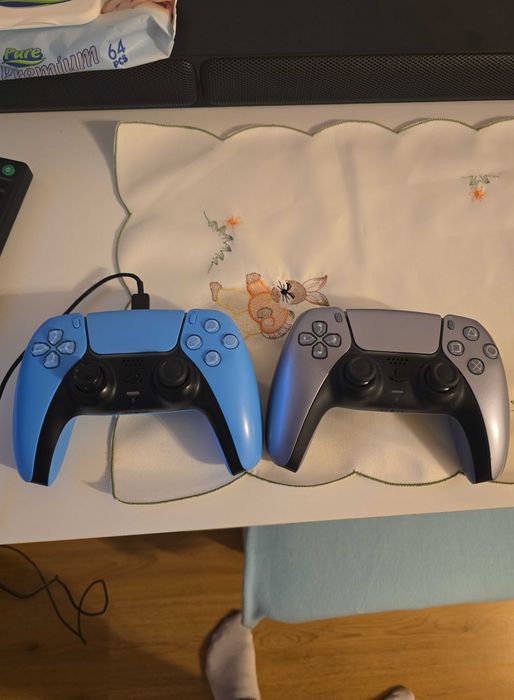 Vând Playstation 5 cu 2 console și 10 jocuri