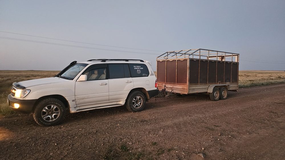 Продам заводской прицеп коневозка на 5 лошадей