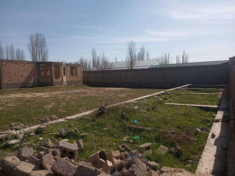 Уч-Кахрамон пост 10 км Гишт-куприк 9.6 соток йер сотилади.