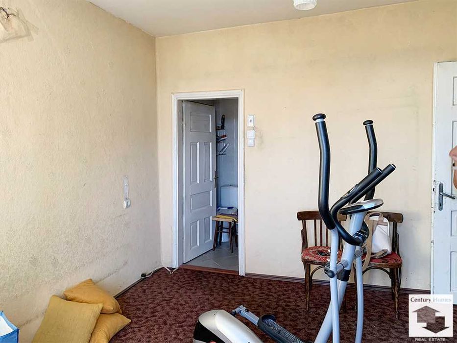 105595 Очарователна триетажна къща с гараж и двор във Велико Търново