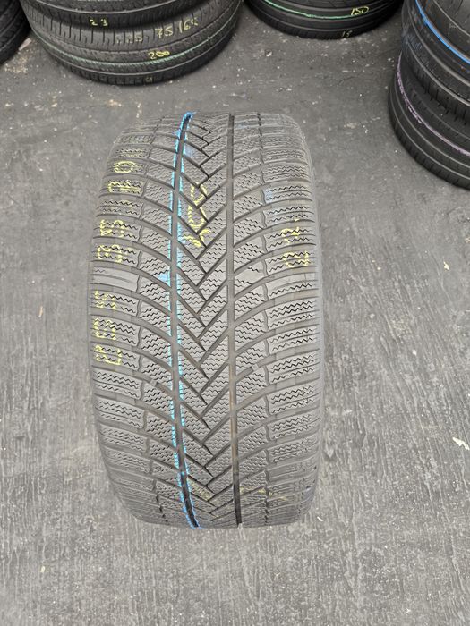 255 35 20 bridgestone m+s o buc