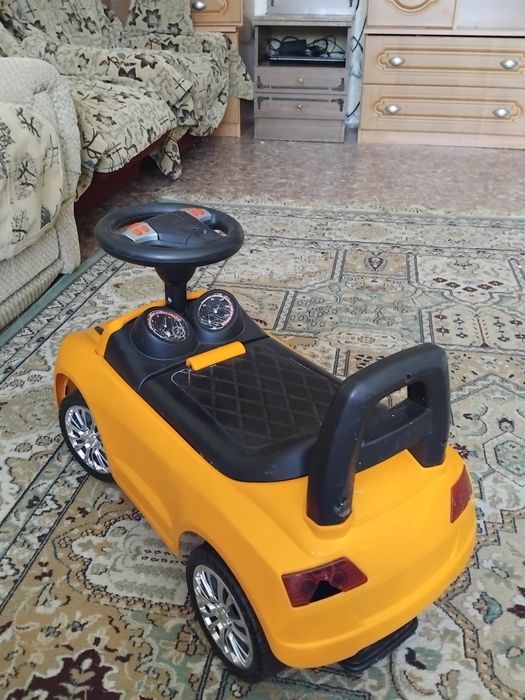 Продам толокар машинку