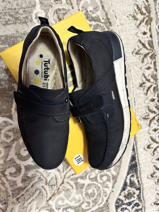 Продам туфли на подростка 38размер