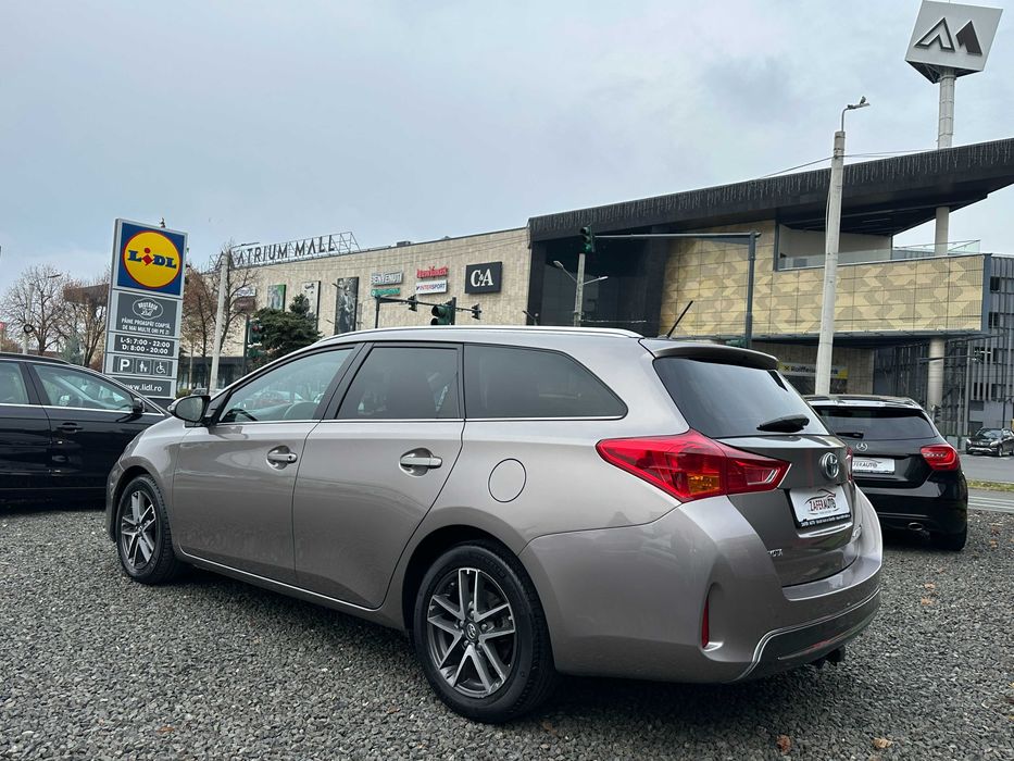 Toyota Auris 1.8L VVT-i Hybrid 2015 131.000 Km