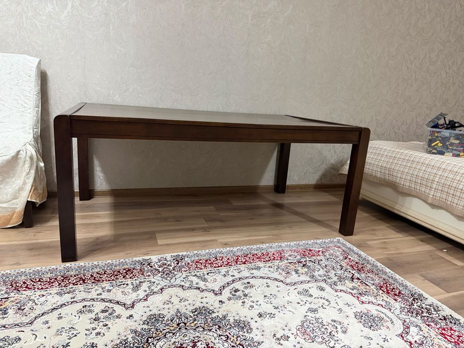 Продам стол коричневый