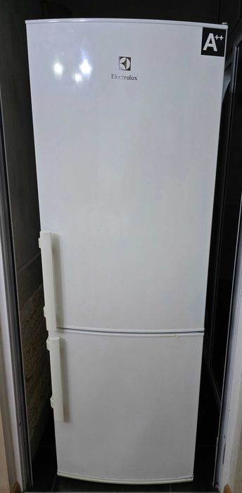 Хладилник с фризер Electrolux