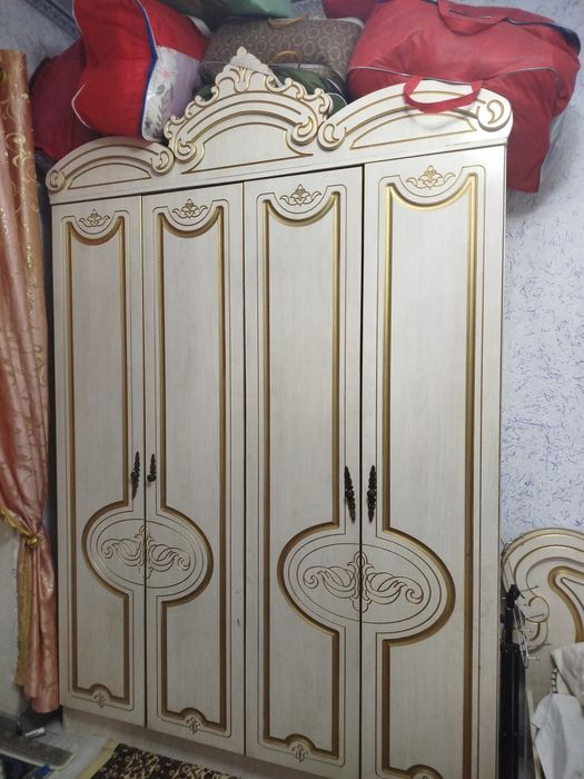 Spalni garnitur sotiladi