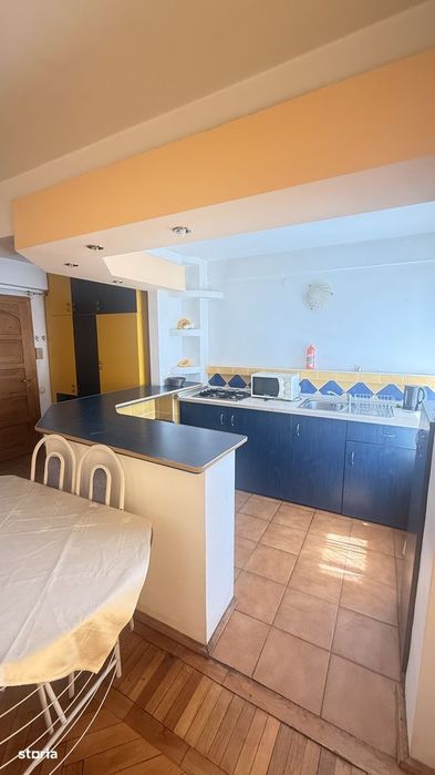 Apartament semidecomandat, Centru – Revoluției, etaj 1, mobilat!