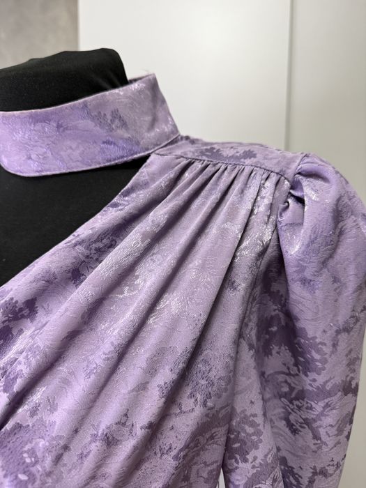 Платье с вырезом