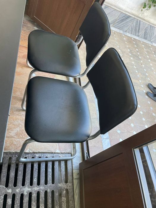 Yumshoq stullar va parta