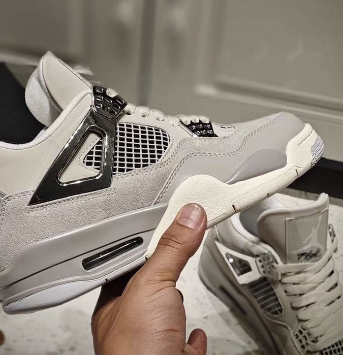 Air Jordan 4 Retro Frozen Moments Grey Silver Metallic