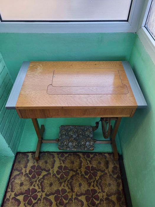 Mașina de cusut Monica