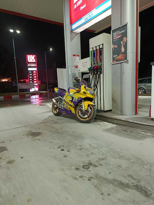 Продавам мотор Suzuki GSX-R 600 k3 alstare