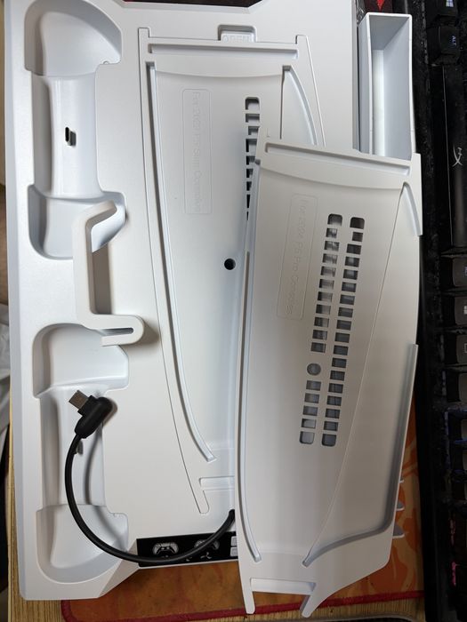 PS5/ PS5 Slim/ PS5 Pro  statie racire, incarcare, USB Hub