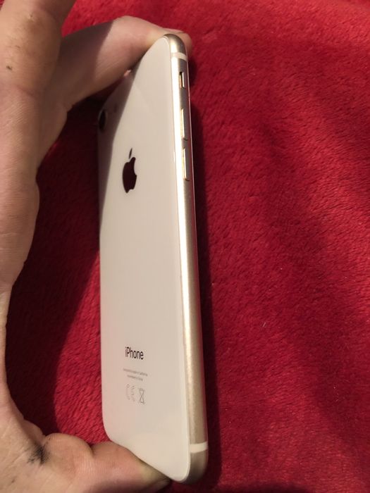 Vand telefon apple 8 in stare foarte bună