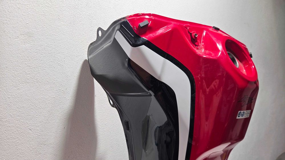 Rezervor bord sa Honda Africa Twin CRF1100