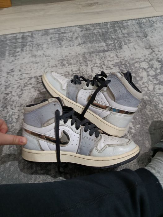 Jordan 1  albi cu gri
