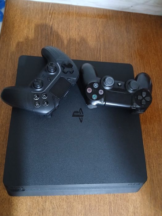 Ps 4 slim cu 2 manete si fifa 2022