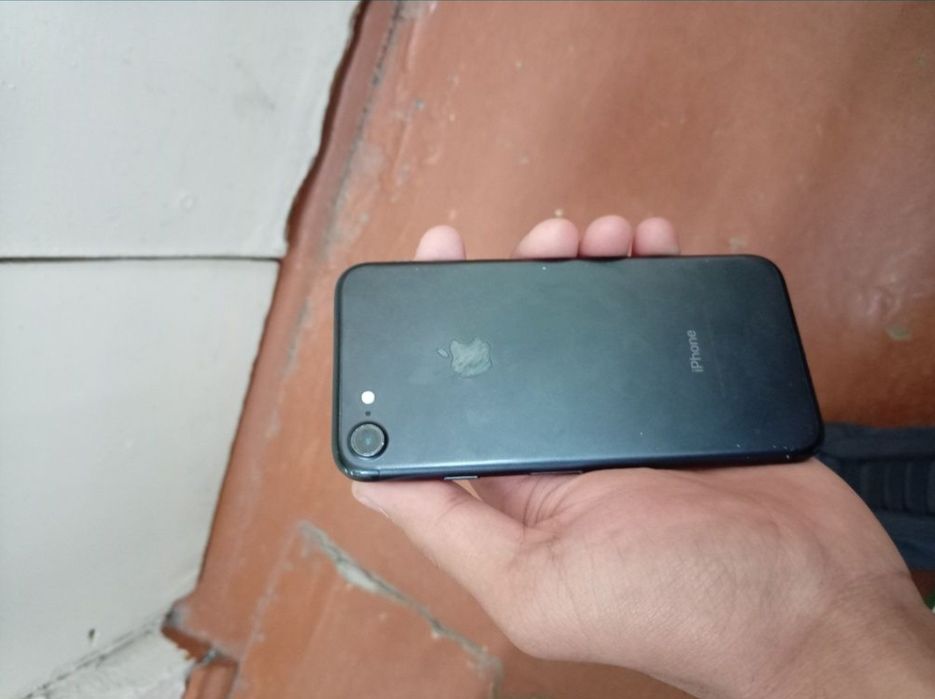 iPhone 7 xolati yaxshi 128 gb oʻrta kinopja ishlamaydi batareyka 72