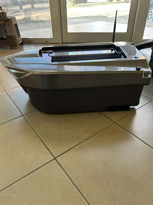 Лодка за захранка Carp Royal King 6.0