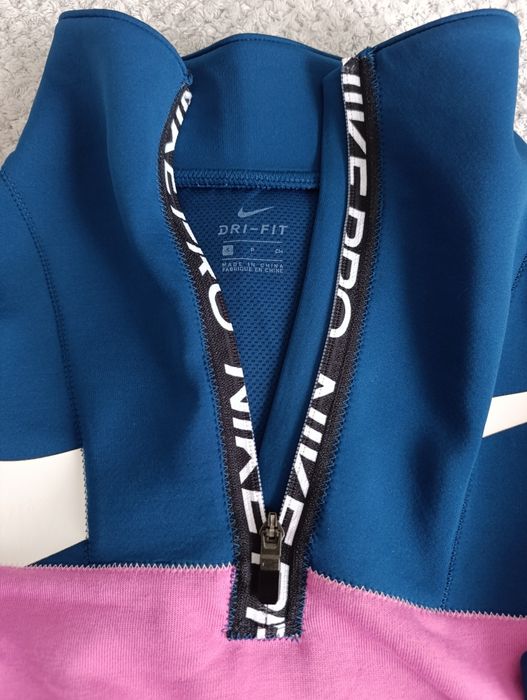 Nike Pro дамски суитчър