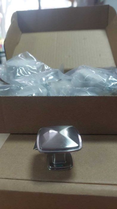 Квадратна дръжка от полиран никел за кухненски шкафове и чекмеджета