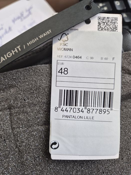 Vand pantaloni efect piele Mango