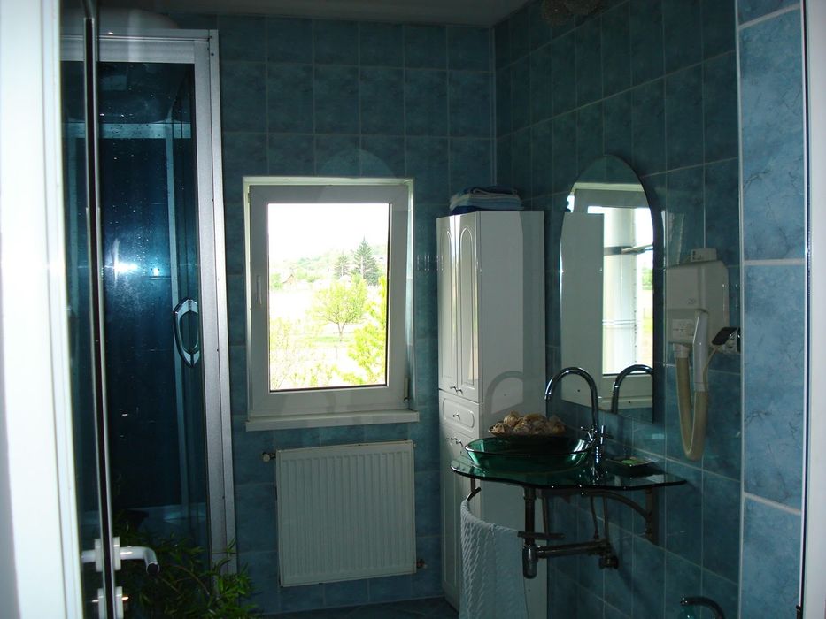 Cazare Turda, Etaj complet de vilă cu terasă – 2 dormitoare, living și intimitate totală