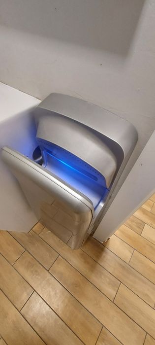 Сушилка для рук автоматическая