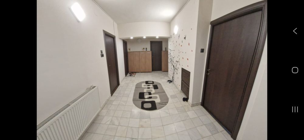 Inchiriez apartament 4 camere Centru Targoviste Mobilat  !
