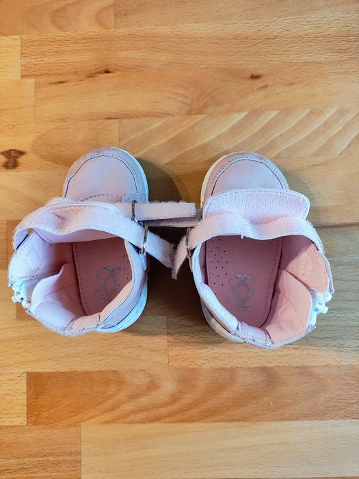 Продавам обувки за прохождане Колев и Колев