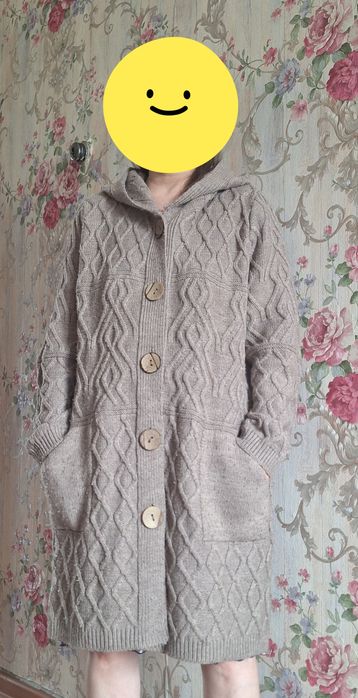 Кофта с капюшоном. Отдам за вкусняшку.