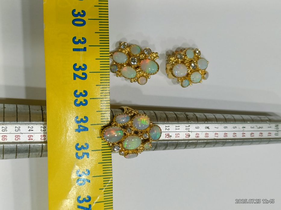 Vind set cercei și inel din aur 18kt cu diamante și opal natural