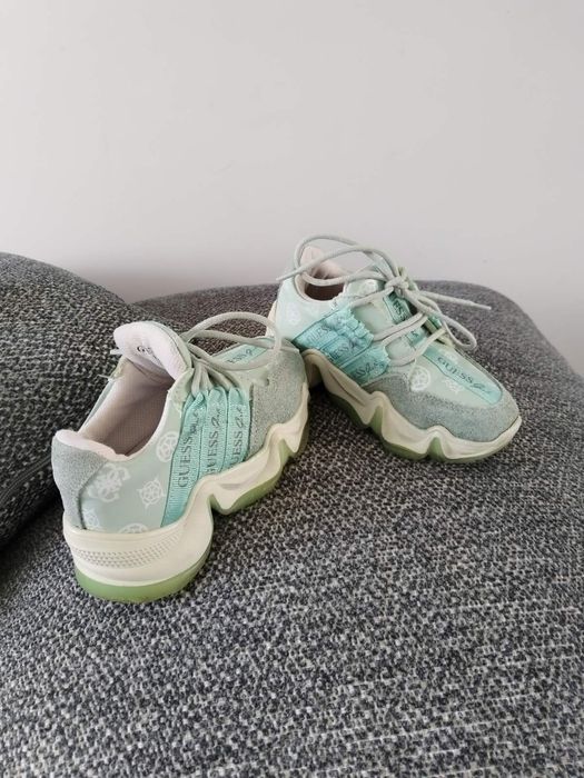 Guess 27 номер момиче